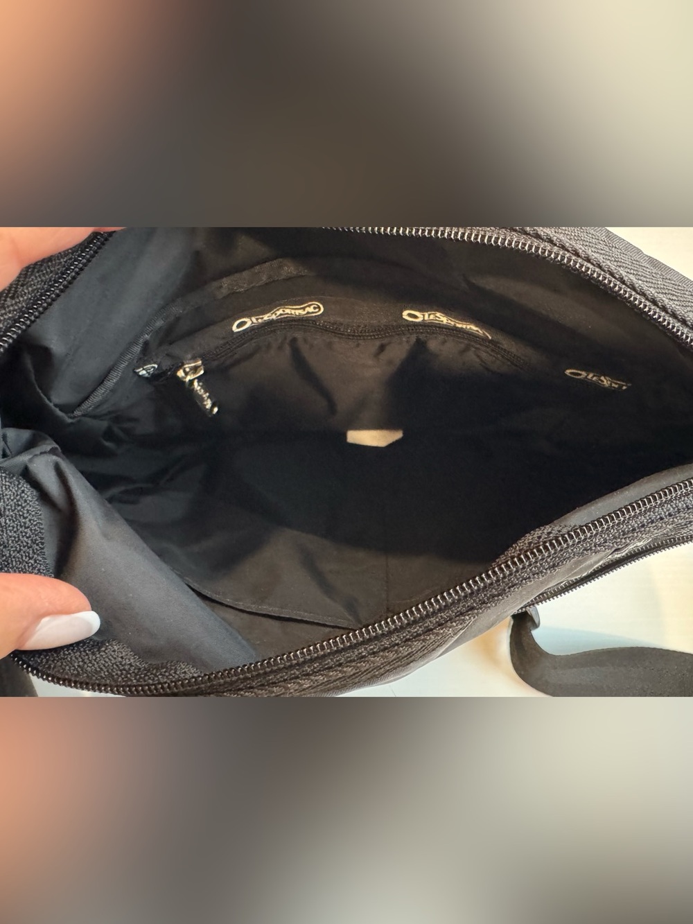 LeSportsac Rip Stop  Black Crossbody Shoulder Bag - Picture 9 of 14